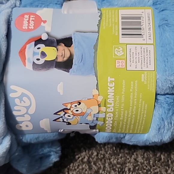 Bluey Hooded Blanket Christmas!!!! - Picture 3 of 4